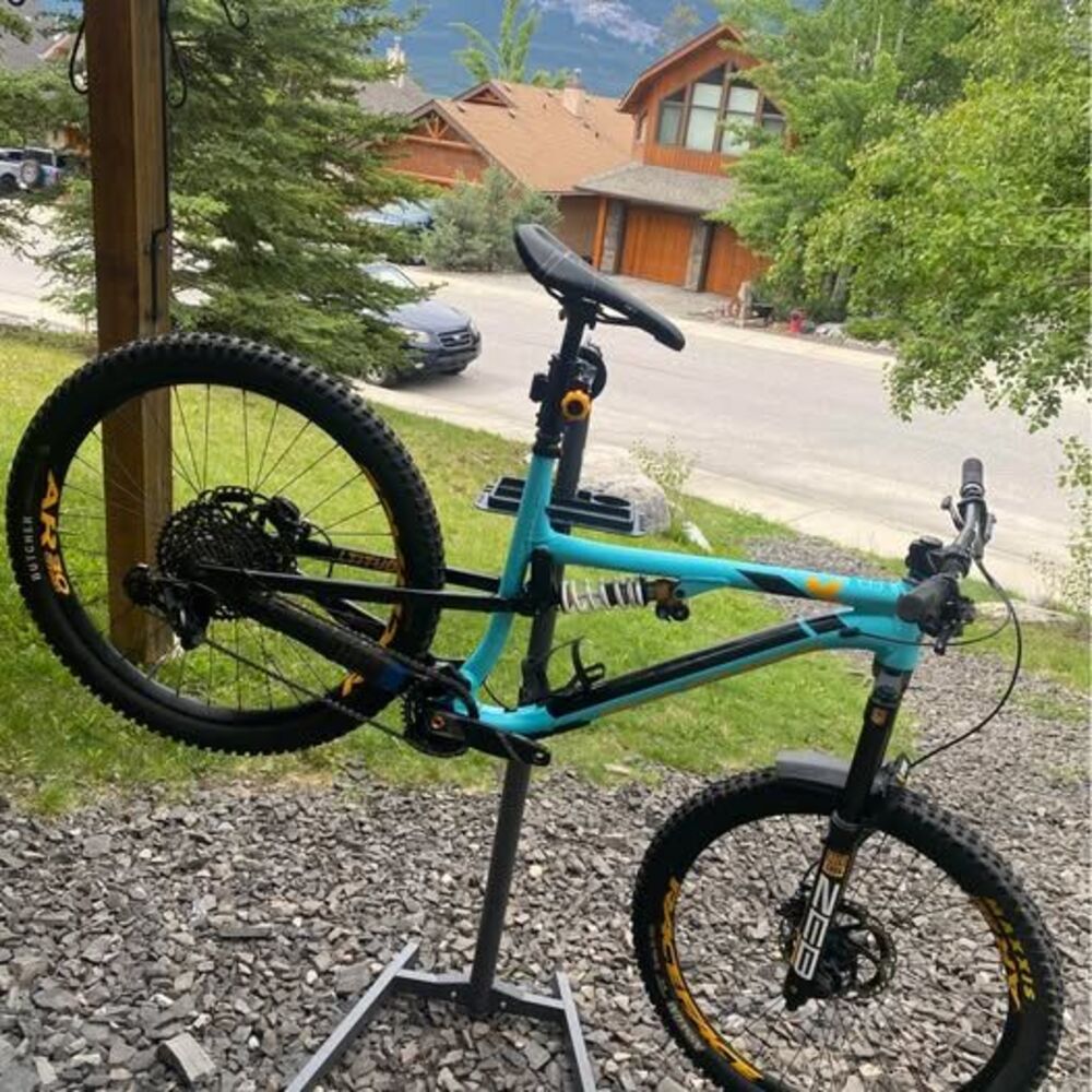 Rocky Mountain Altitude mountain bike (ohlins coil)